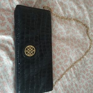 Black clutch
